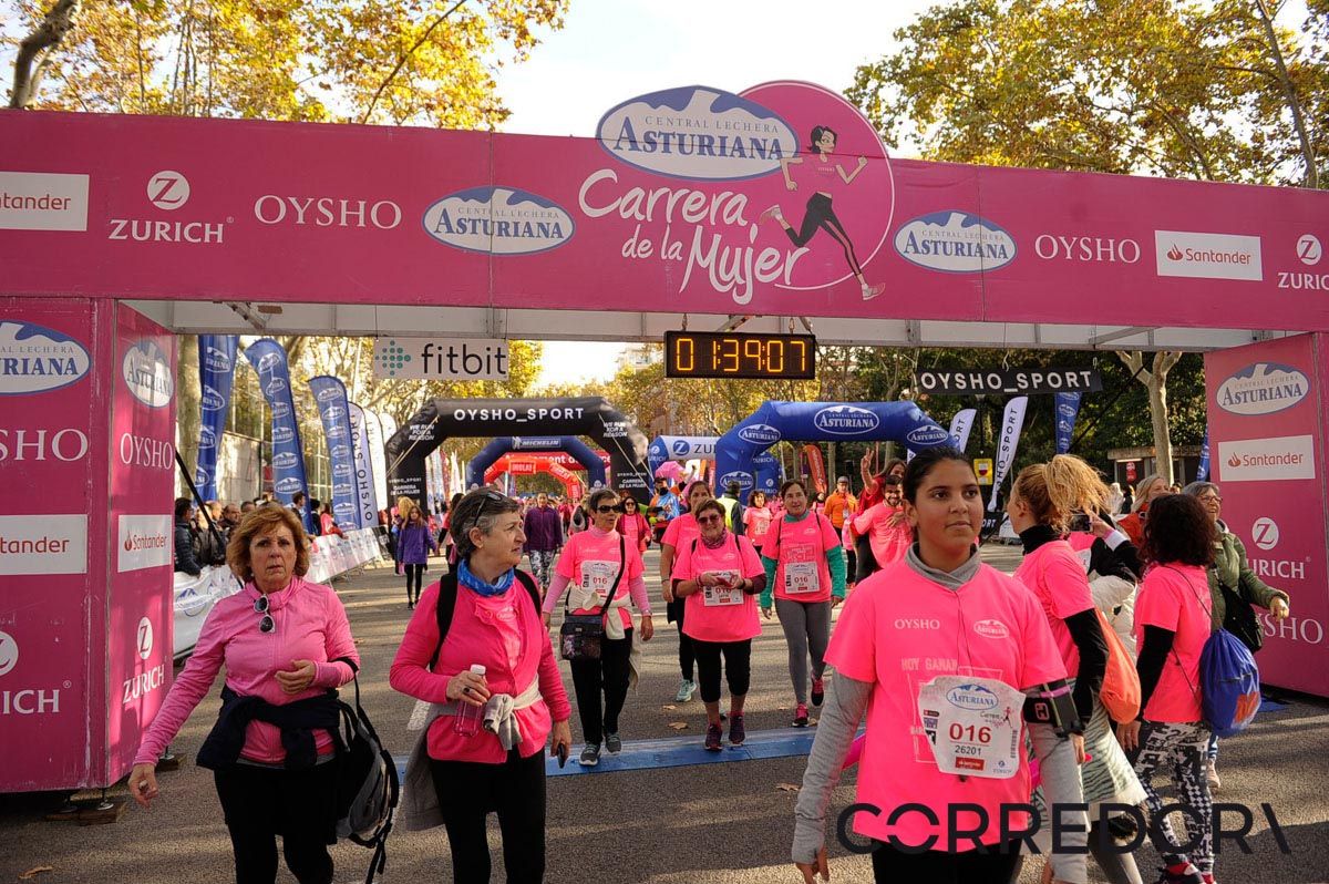 Llegada de la Carrera de la Mujer de Barcelona (ARCO IZQUIERDO 86)