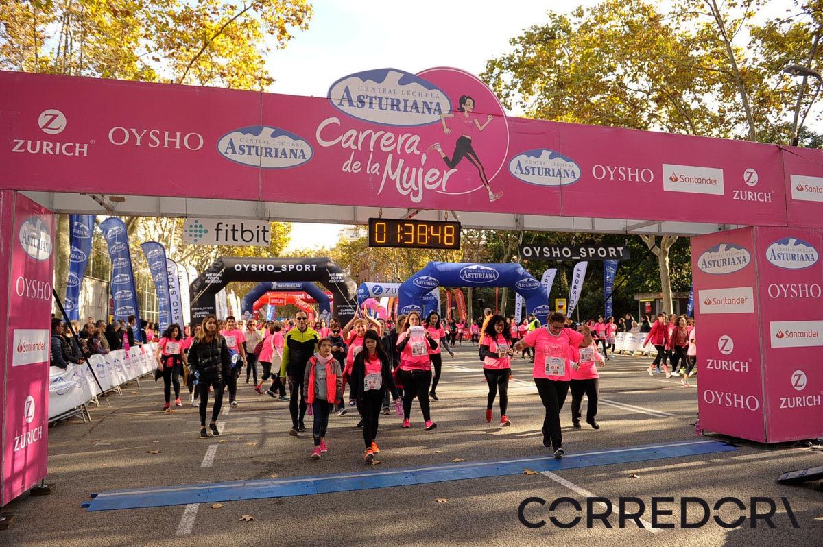 Llegada de la Carrera de la Mujer de Barcelona (ARCO IZQUIERDO 86)
