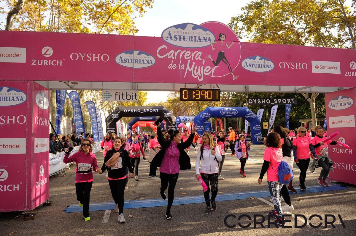 Llegada de la Carrera de la Mujer de Barcelona (ARCO IZQUIERDO 86)