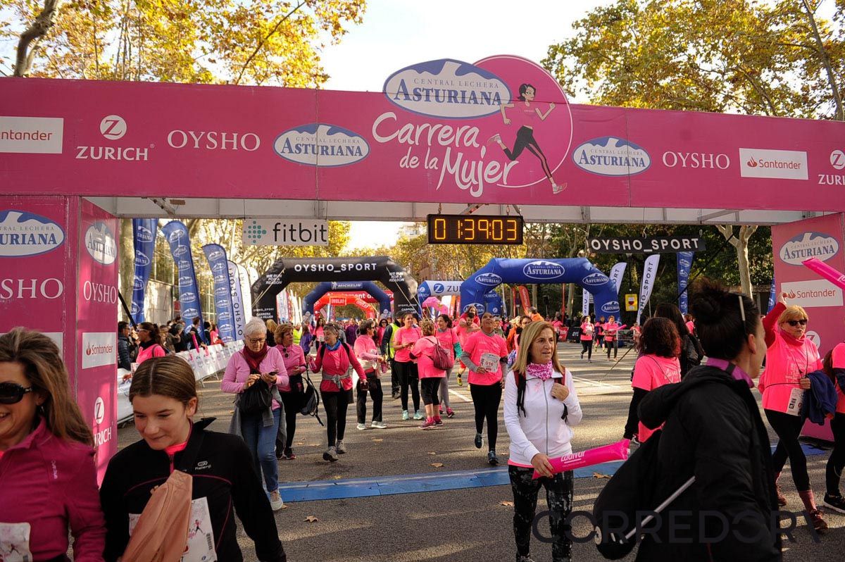 Llegada de la Carrera de la Mujer de Barcelona (ARCO IZQUIERDO 86)