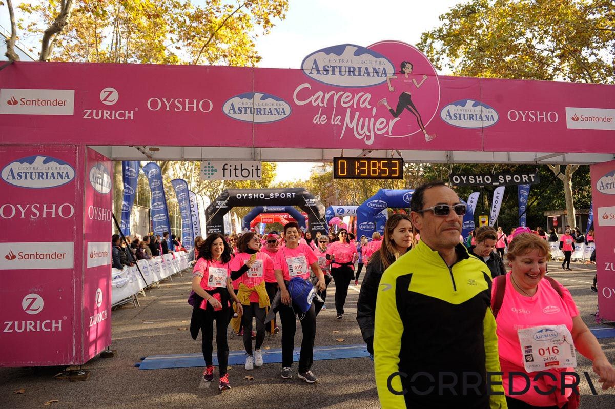 Llegada de la Carrera de la Mujer de Barcelona (ARCO IZQUIERDO 86)