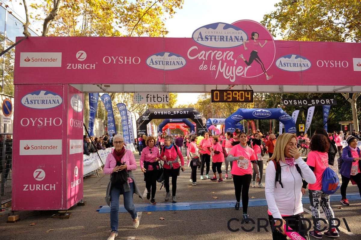 Llegada de la Carrera de la Mujer de Barcelona (ARCO IZQUIERDO 86)