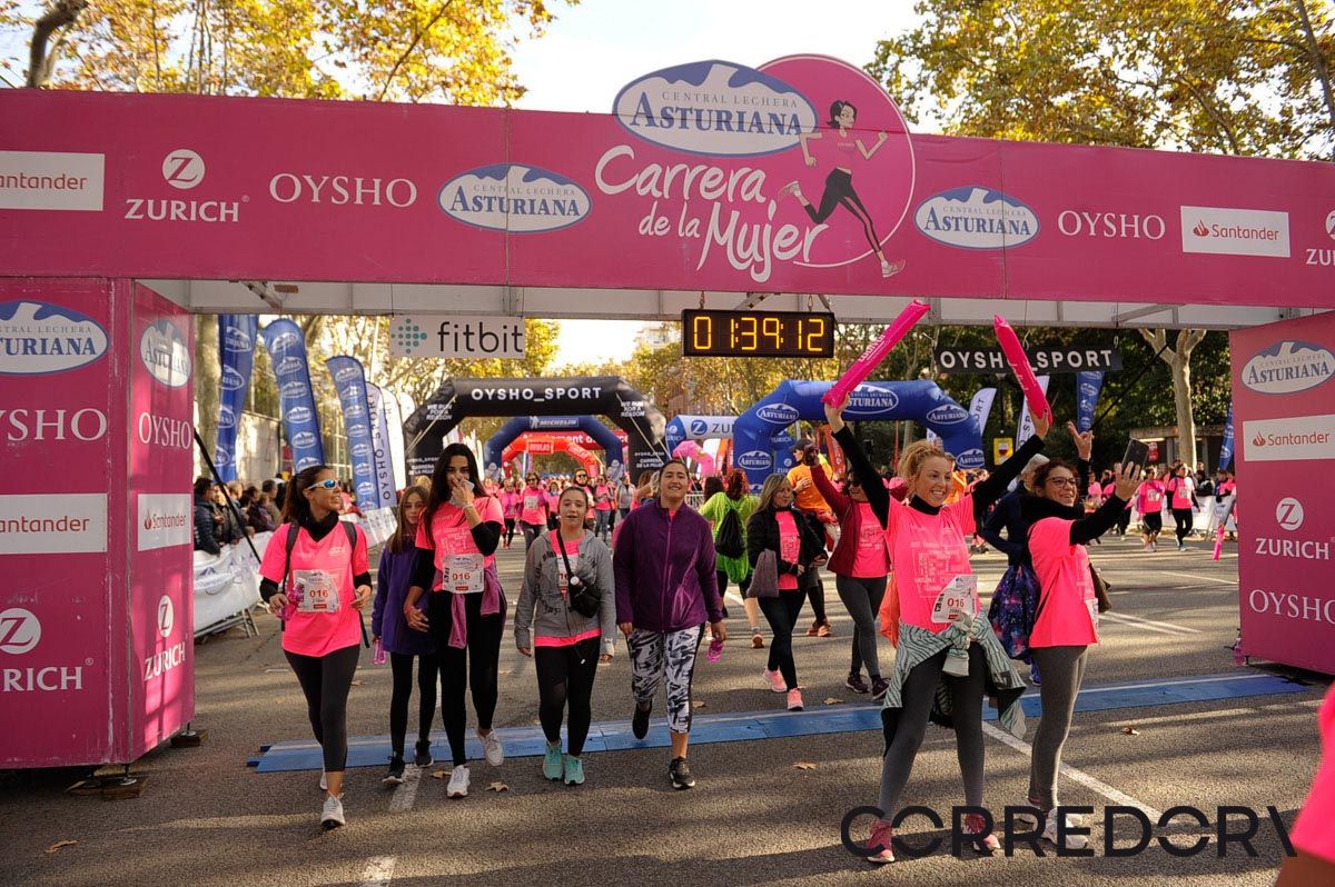 Llegada de la Carrera de la Mujer de Barcelona (ARCO IZQUIERDO 86)