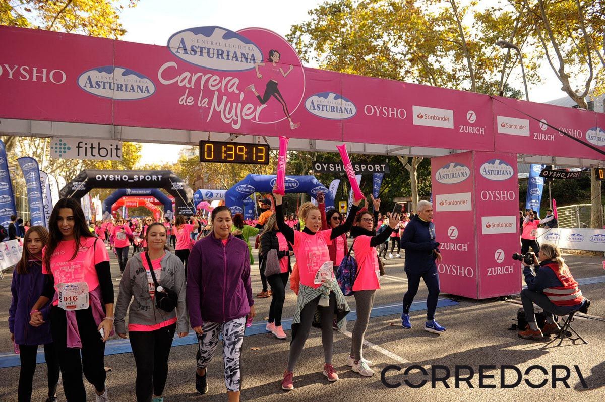 Llegada de la Carrera de la Mujer de Barcelona (ARCO IZQUIERDO 86)