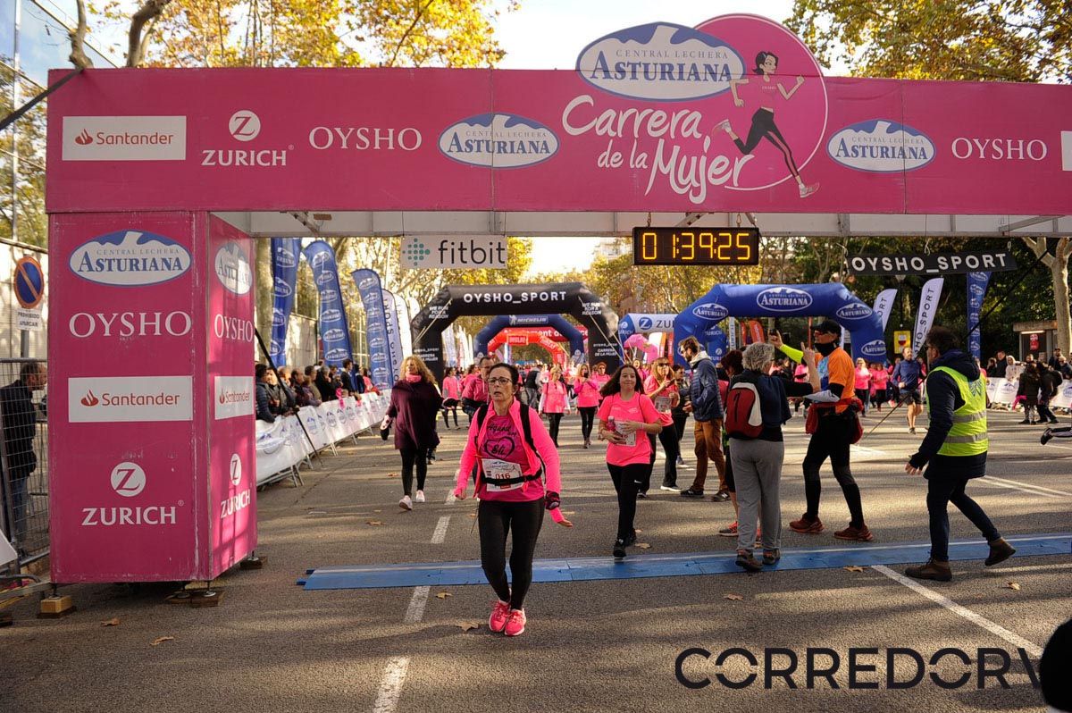 Llegada de la Carrera de la Mujer de Barcelona (ARCO IZQUIERDO 87)