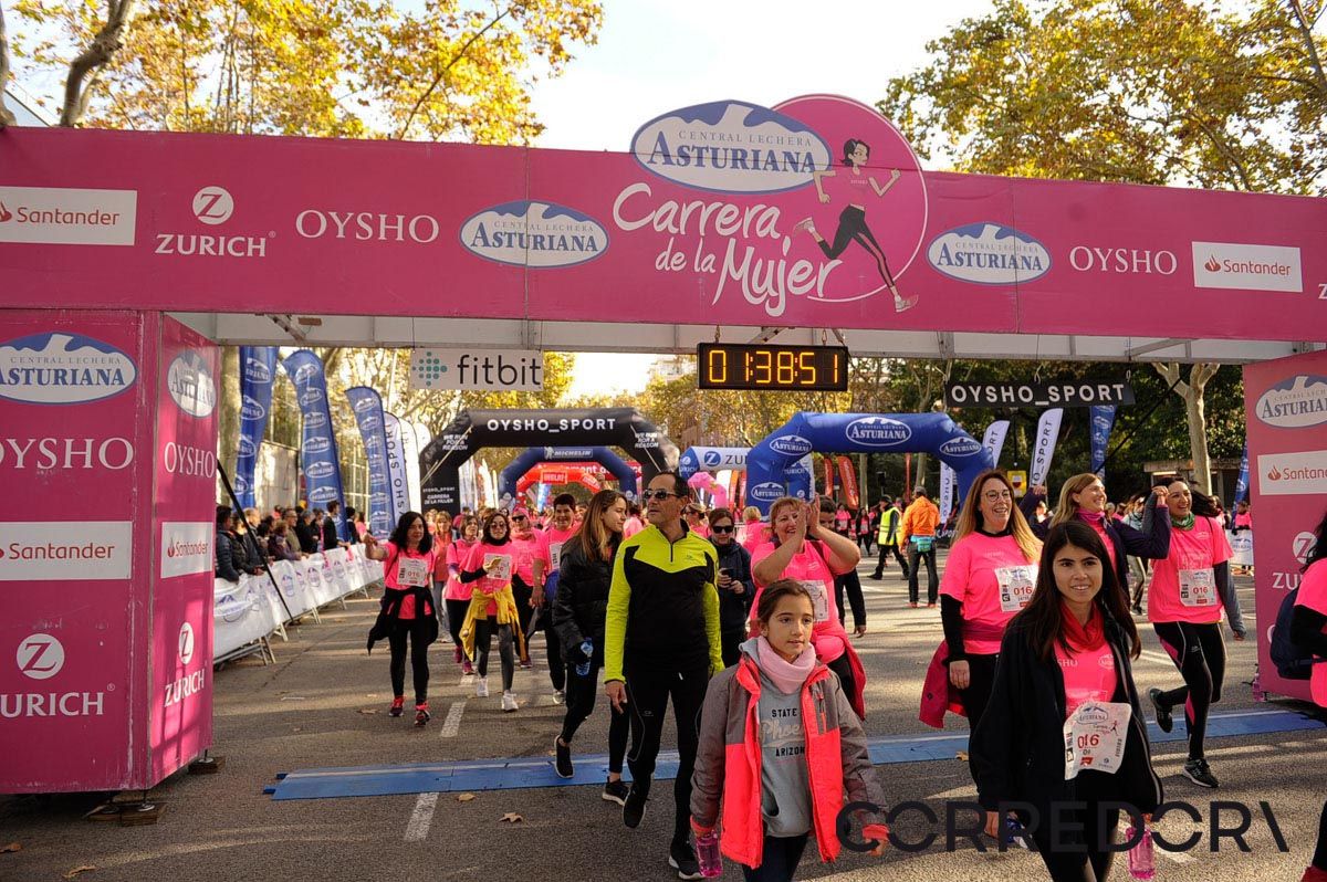 Llegada de la Carrera de la Mujer de Barcelona (ARCO IZQUIERDO 86)