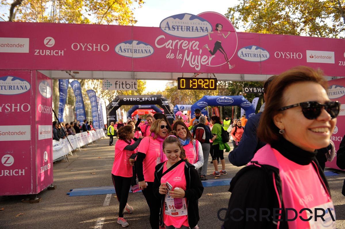 Llegada de la Carrera de la Mujer de Barcelona (ARCO IZQUIERDO 87)