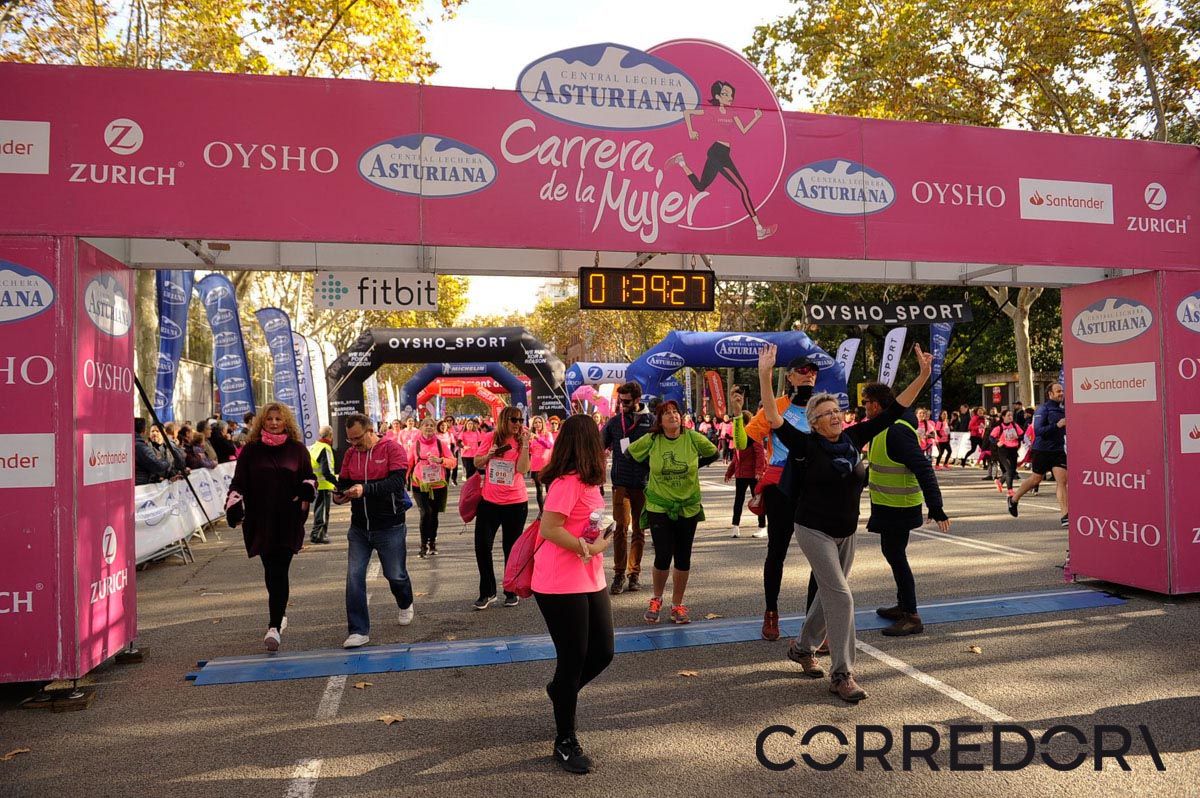 Llegada de la Carrera de la Mujer de Barcelona (ARCO IZQUIERDO 87)