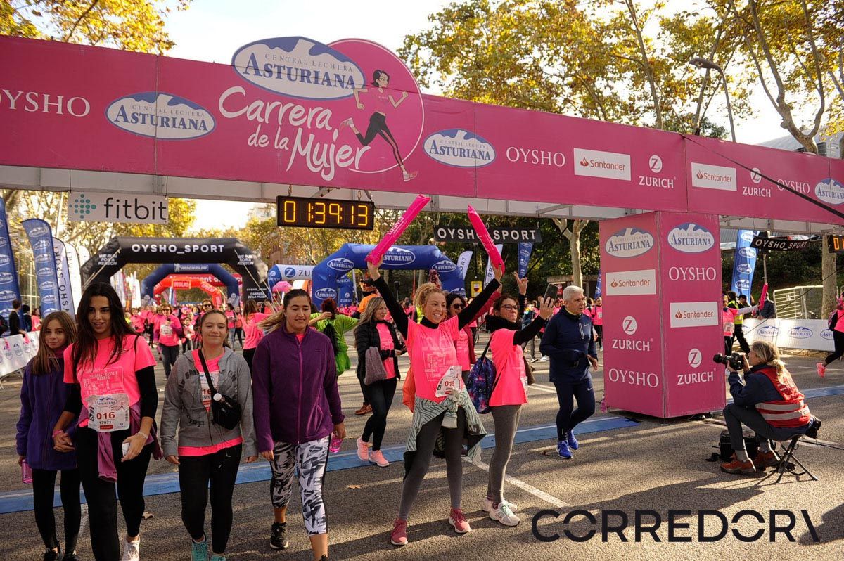 Llegada de la Carrera de la Mujer de Barcelona (ARCO IZQUIERDO 86)