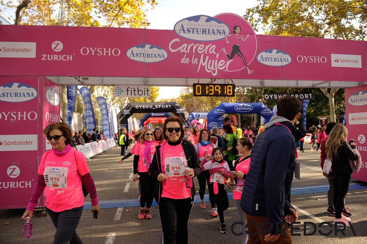 Llegada de la Carrera de la Mujer de Barcelona (ARCO IZQUIERDO 86)