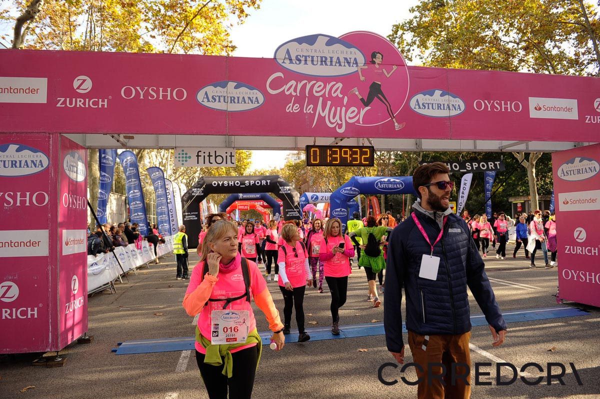 Llegada de la Carrera de la Mujer de Barcelona (ARCO IZQUIERDO 87)