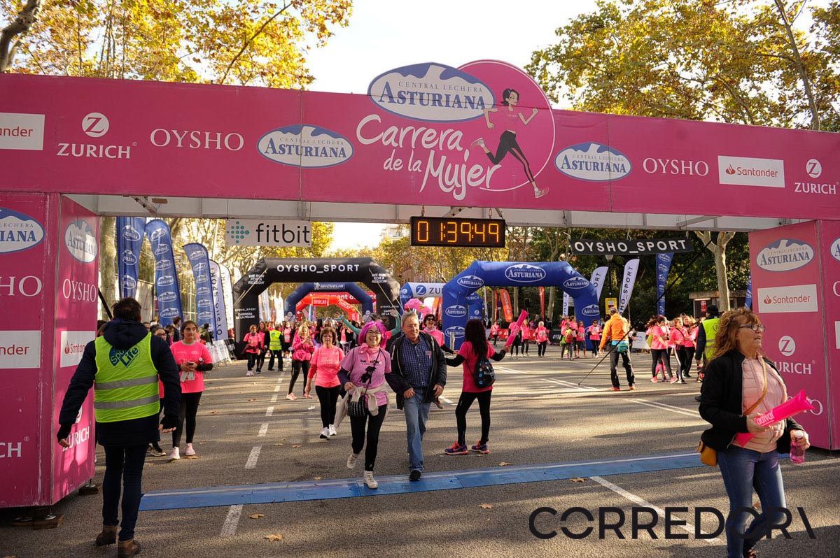 Llegada de la Carrera de la Mujer de Barcelona (ARCO IZQUIERDO 87)