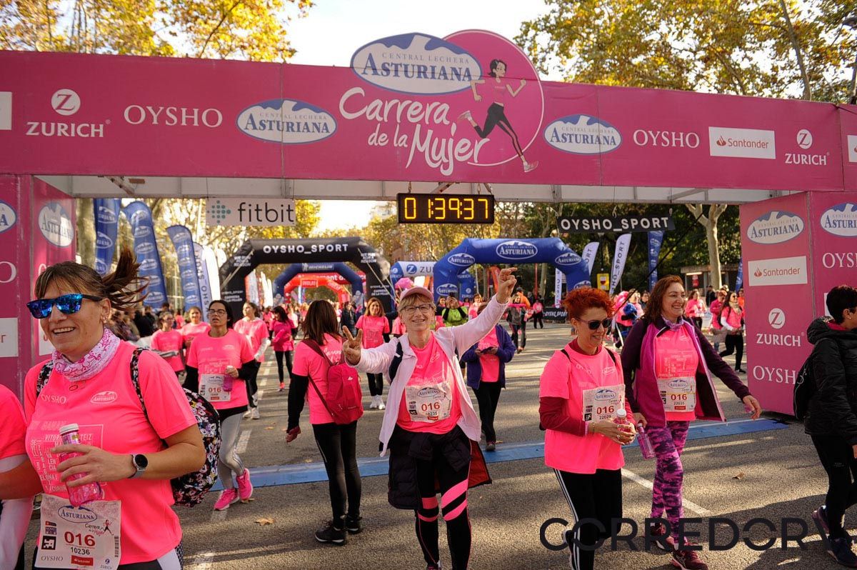 Llegada de la Carrera de la Mujer de Barcelona (ARCO IZQUIERDO 87)