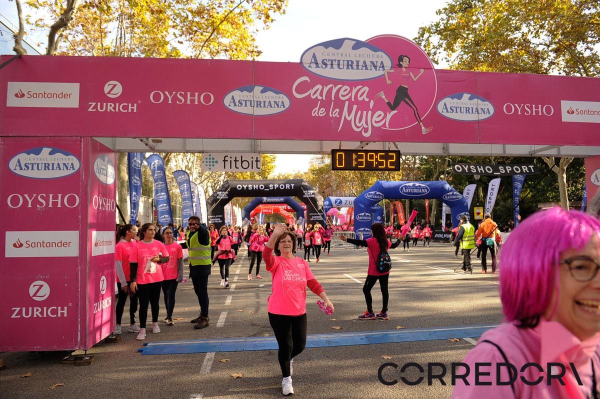 Llegada de la Carrera de la Mujer de Barcelona (ARCO IZQUIERDO 87)