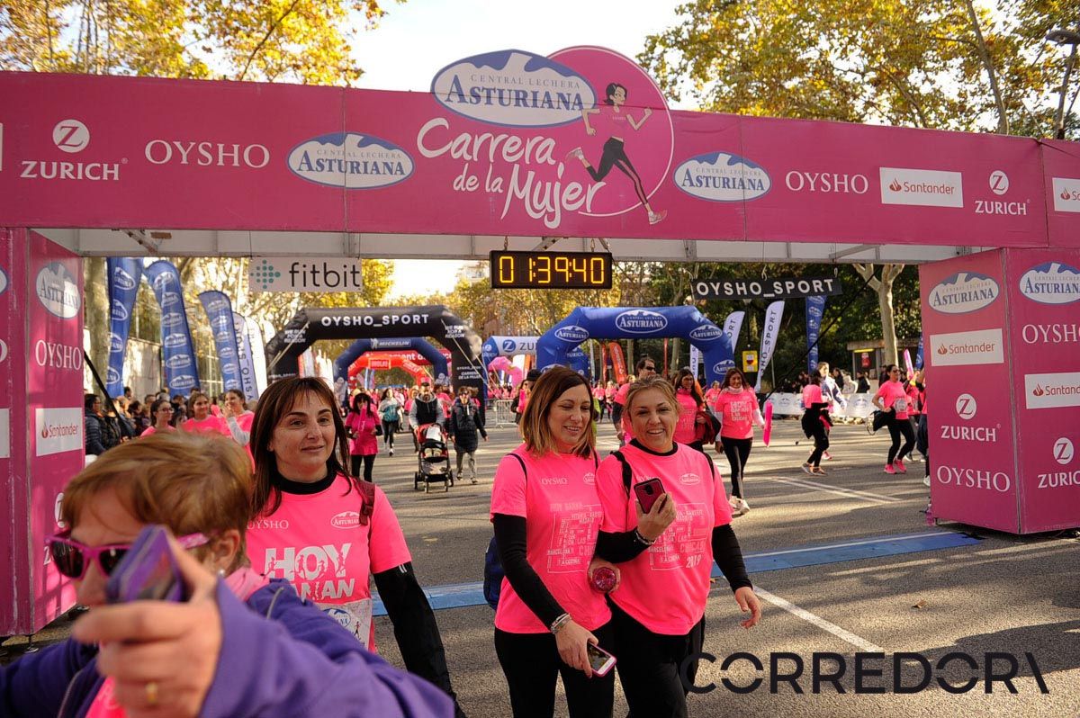 Llegada de la Carrera de la Mujer de Barcelona (ARCO IZQUIERDO 87)