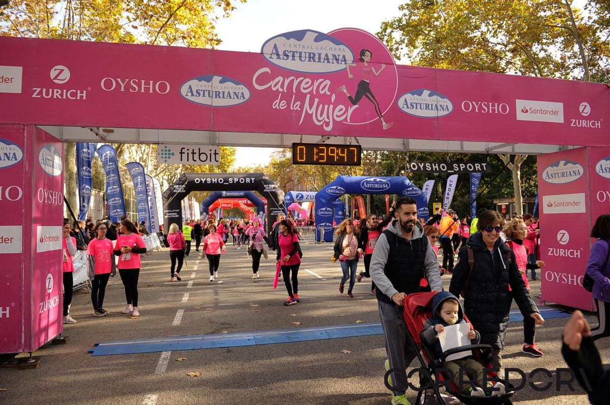 Llegada de la Carrera de la Mujer de Barcelona (ARCO IZQUIERDO 87)