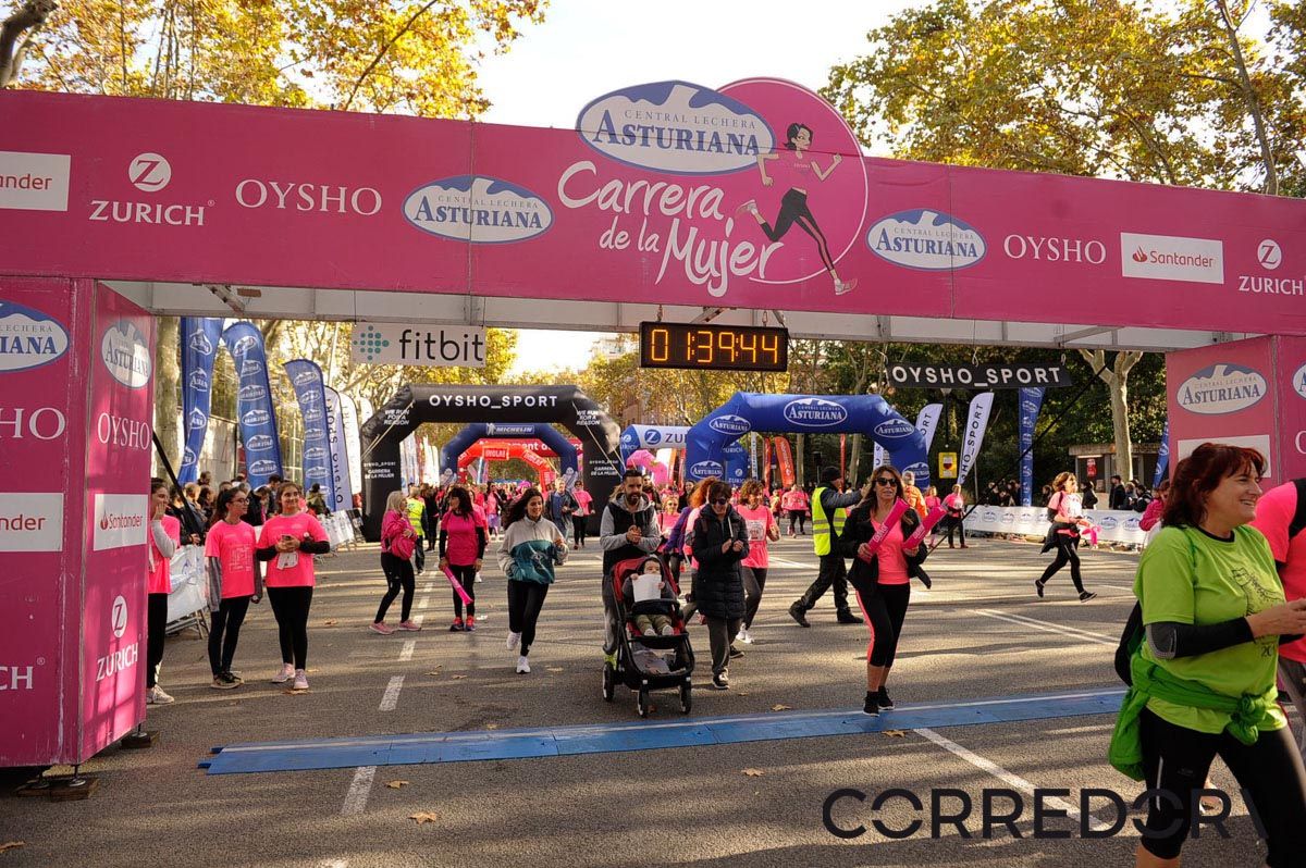 Llegada de la Carrera de la Mujer de Barcelona (ARCO IZQUIERDO 87)