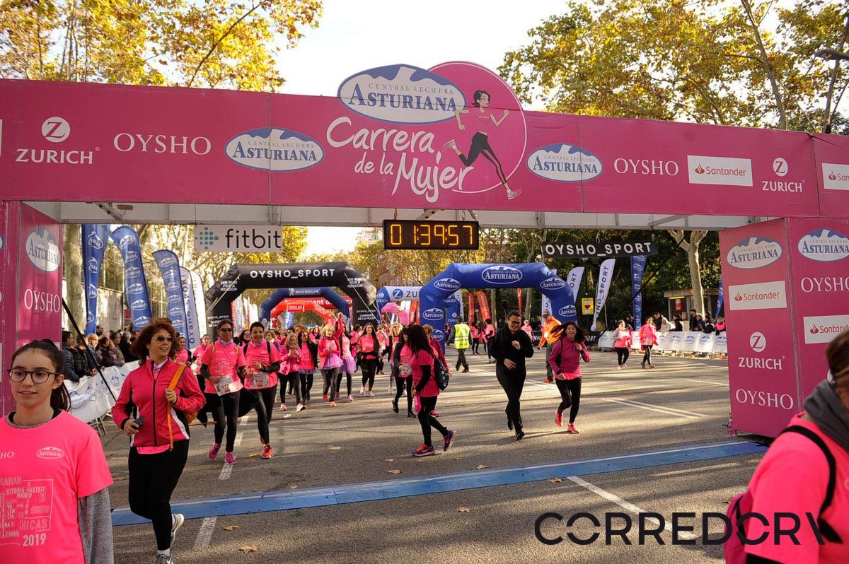 Llegada de la Carrera de la Mujer de Barcelona (ARCO IZQUIERDO 87)