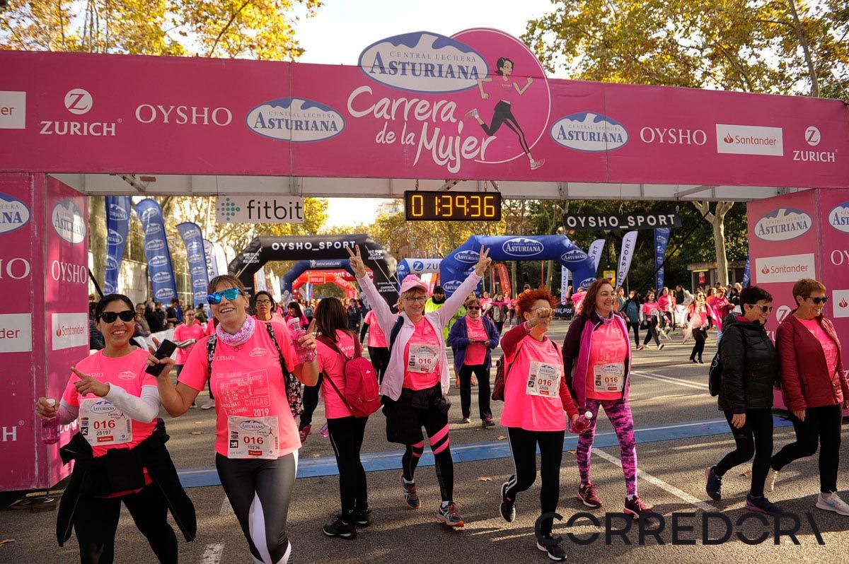 Llegada de la Carrera de la Mujer de Barcelona (ARCO IZQUIERDO 87)