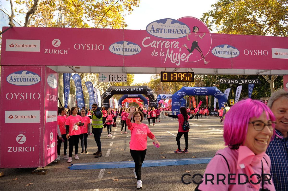 Llegada de la Carrera de la Mujer de Barcelona (ARCO IZQUIERDO 87)