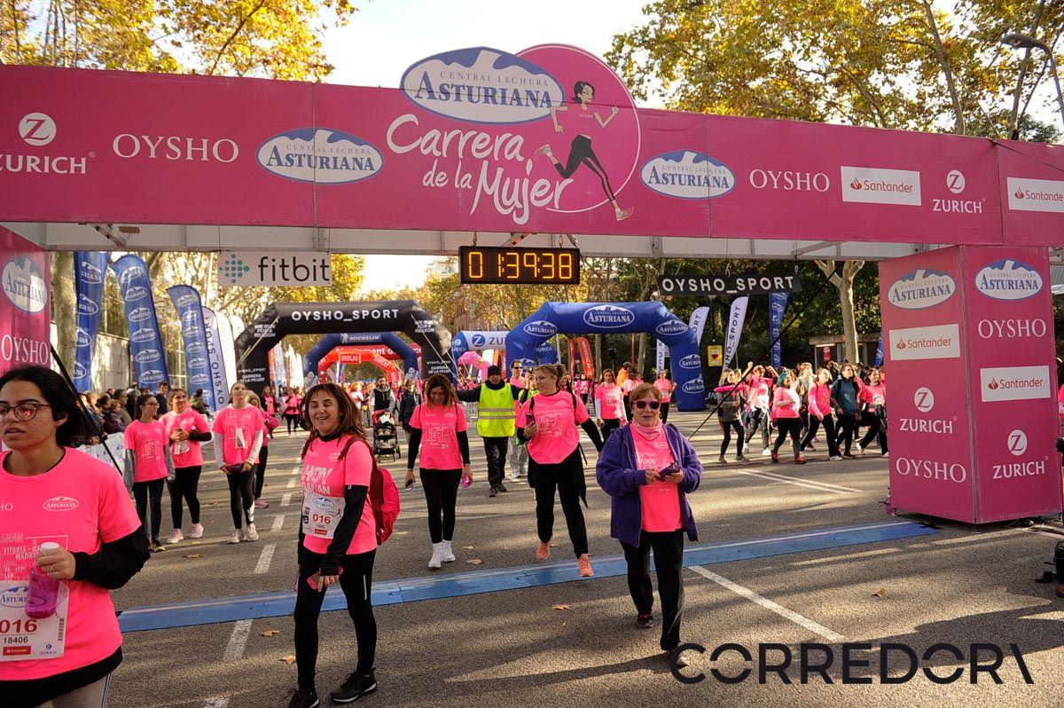 Llegada de la Carrera de la Mujer de Barcelona (ARCO IZQUIERDO 87)