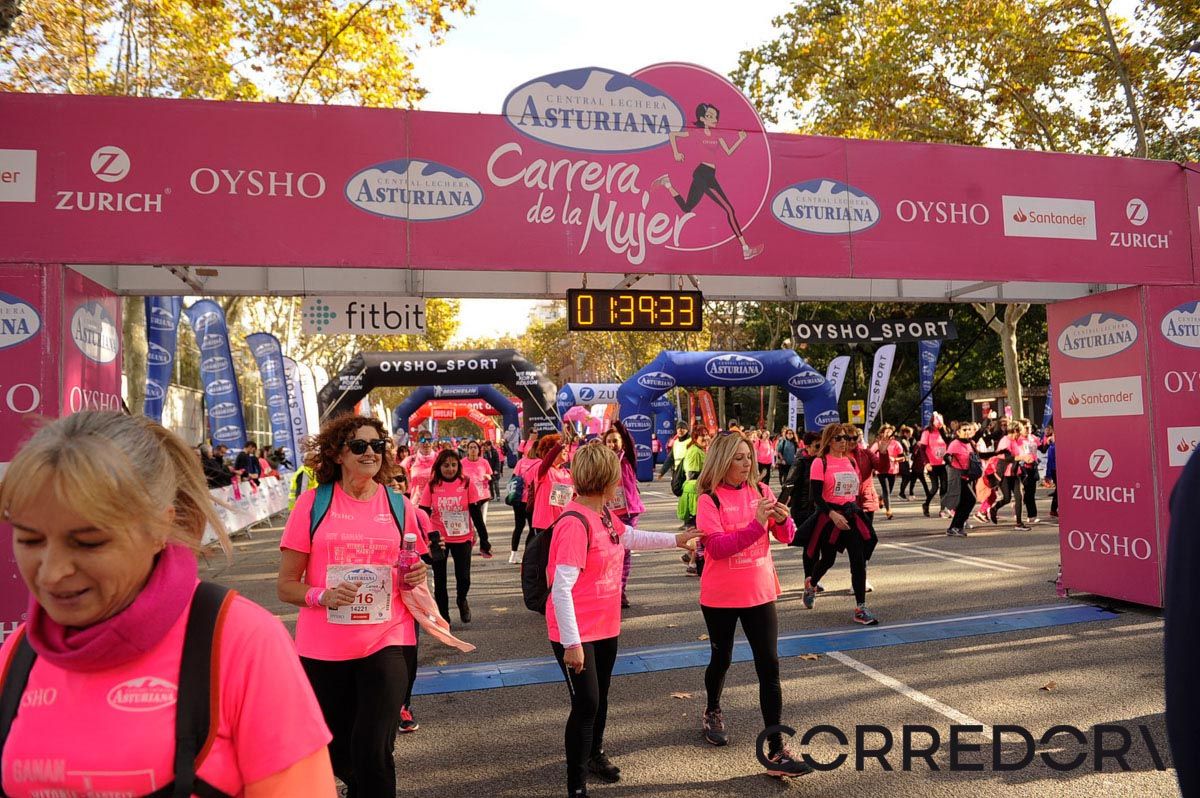 Llegada de la Carrera de la Mujer de Barcelona (ARCO IZQUIERDO 87)