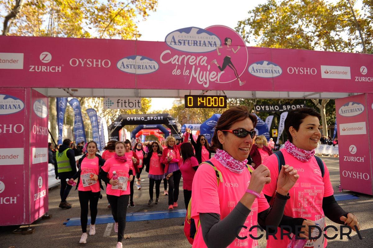 Llegada de la Carrera de la Mujer de Barcelona (ARCO IZQUIERDO 87)