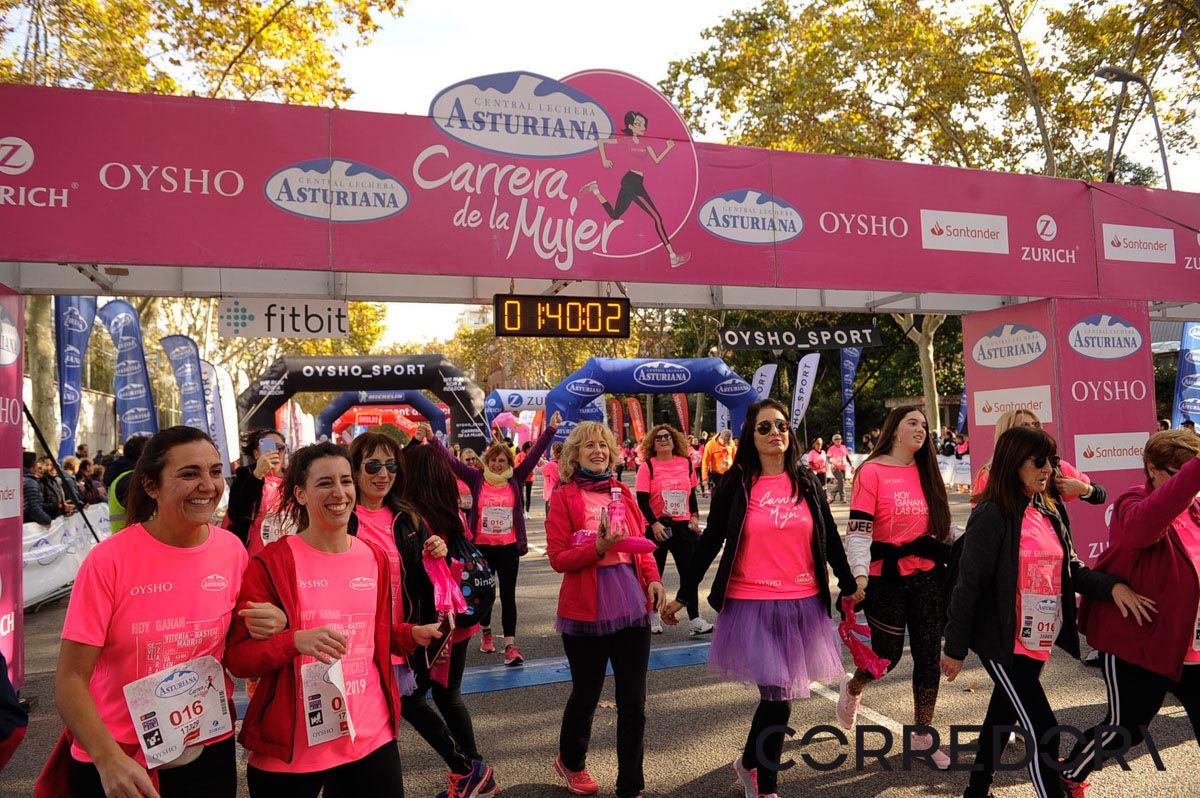 Llegada de la Carrera de la Mujer de Barcelona (ARCO IZQUIERDO 87)