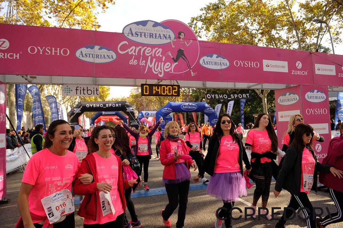 Llegada de la Carrera de la Mujer de Barcelona (ARCO IZQUIERDO 87)