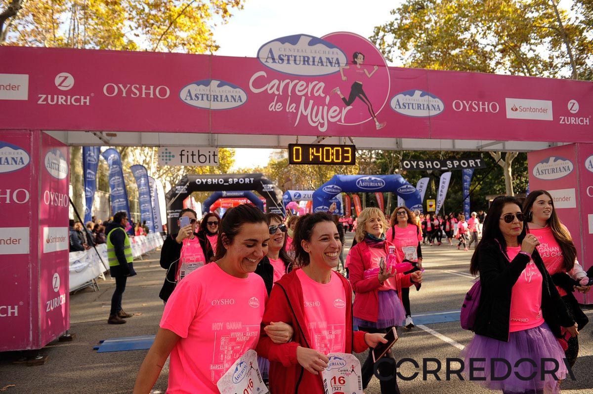 Llegada de la Carrera de la Mujer de Barcelona (ARCO IZQUIERDO 87)