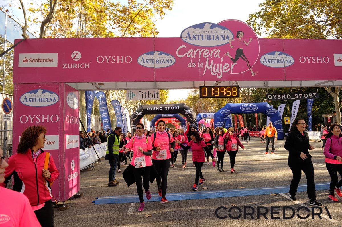 Llegada de la Carrera de la Mujer de Barcelona (ARCO IZQUIERDO 87)