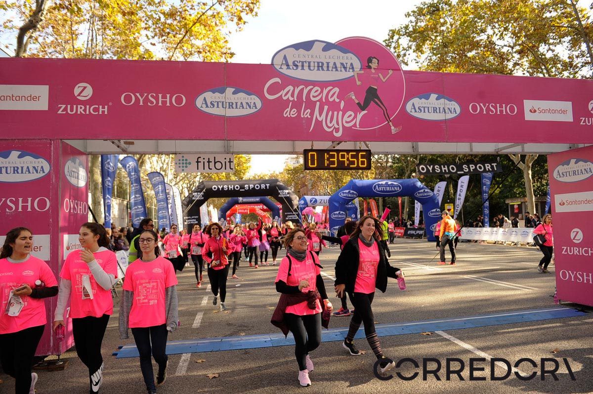 Llegada de la Carrera de la Mujer de Barcelona (ARCO IZQUIERDO 87)