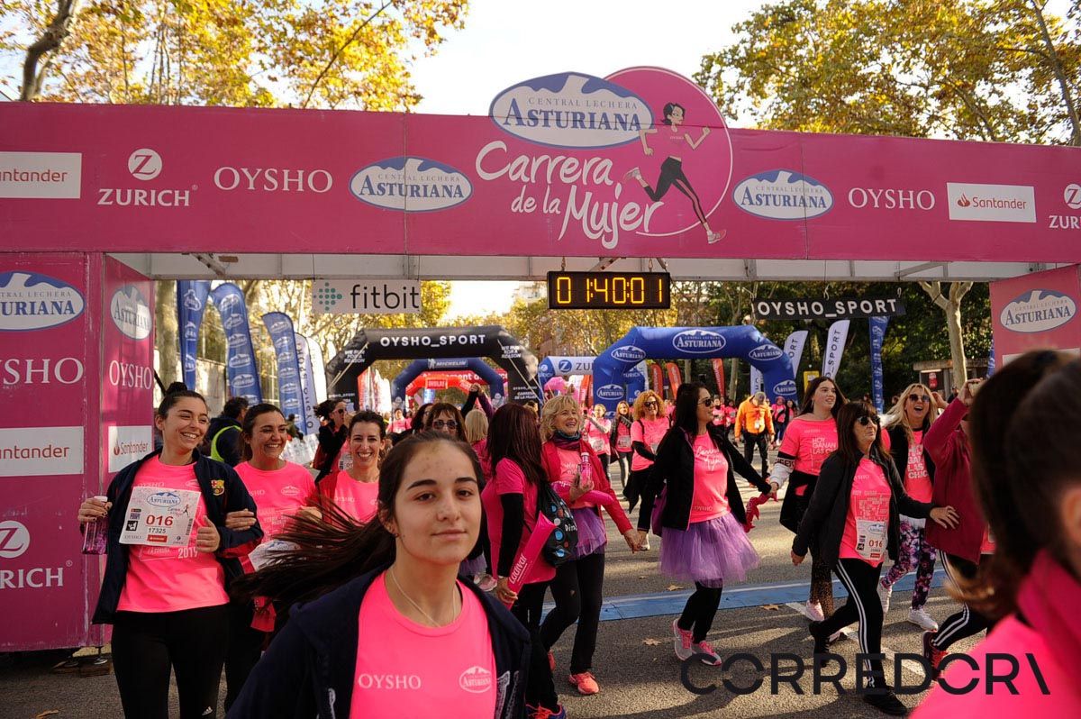 Llegada de la Carrera de la Mujer de Barcelona (ARCO IZQUIERDO 87)