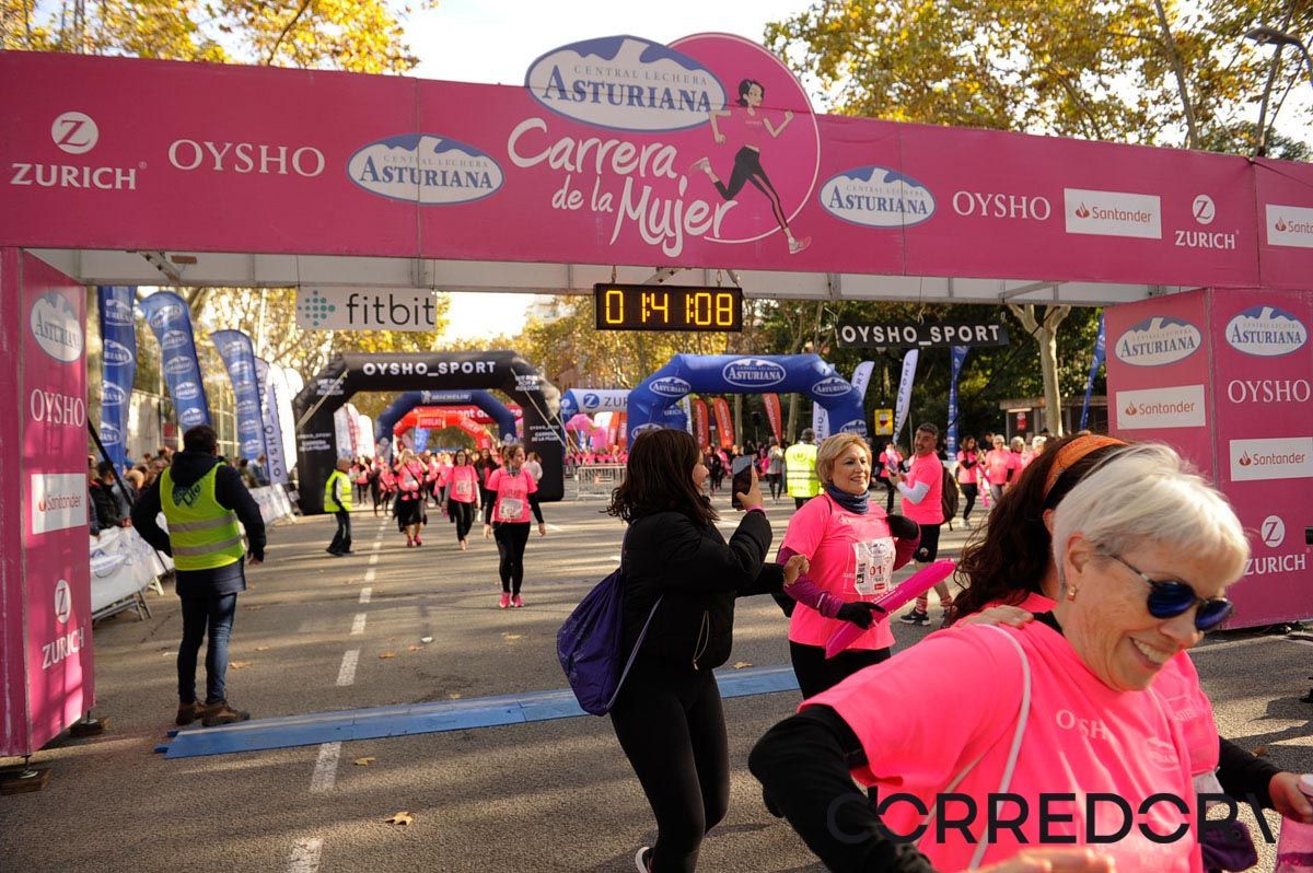 Llegada de la Carrera de la Mujer de Barcelona (ARCO IZQUIERDO 89)