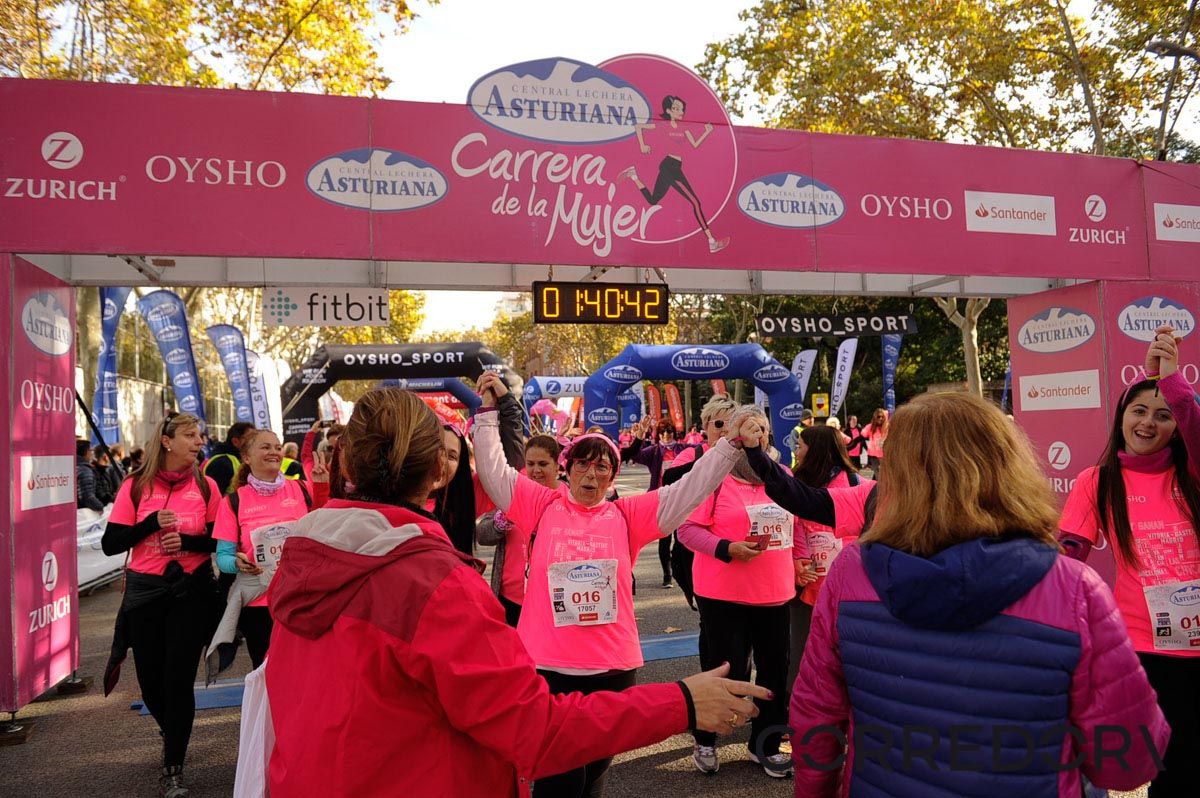 Llegada de la Carrera de la Mujer de Barcelona (ARCO IZQUIERDO 89)