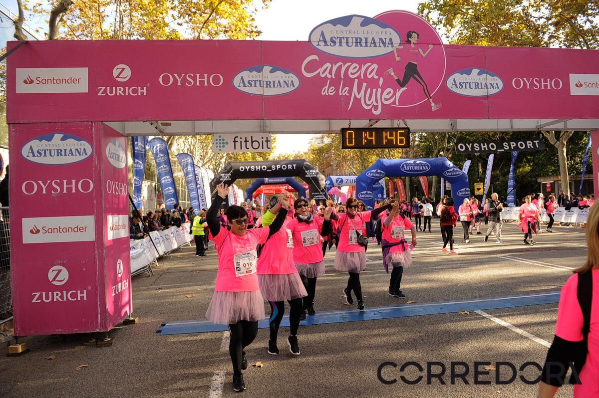 Llegada de la Carrera de la Mujer de Barcelona (ARCO IZQUIERDO 89)