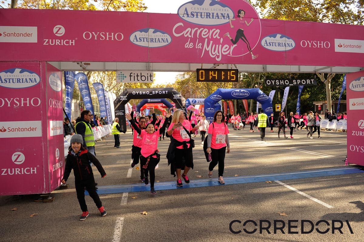Llegada de la Carrera de la Mujer de Barcelona (ARCO IZQUIERDO 89)