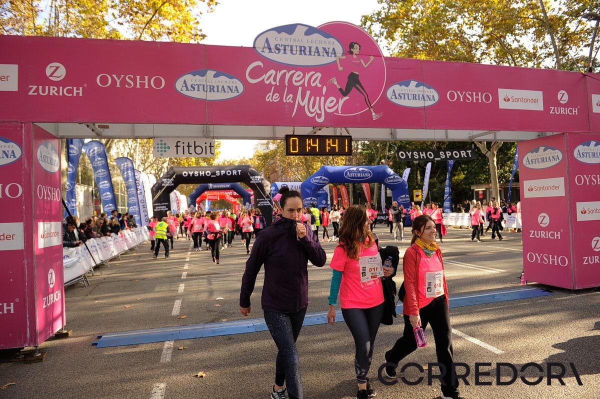 Llegada de la Carrera de la Mujer de Barcelona (ARCO IZQUIERDO 89)