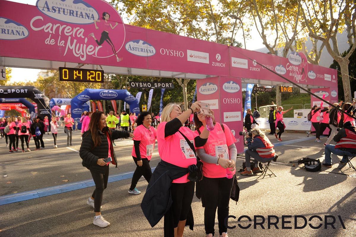 Llegada de la Carrera de la Mujer de Barcelona (ARCO IZQUIERDO 89)