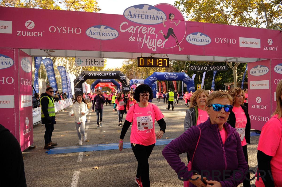 Llegada de la Carrera de la Mujer de Barcelona (ARCO IZQUIERDO 89)