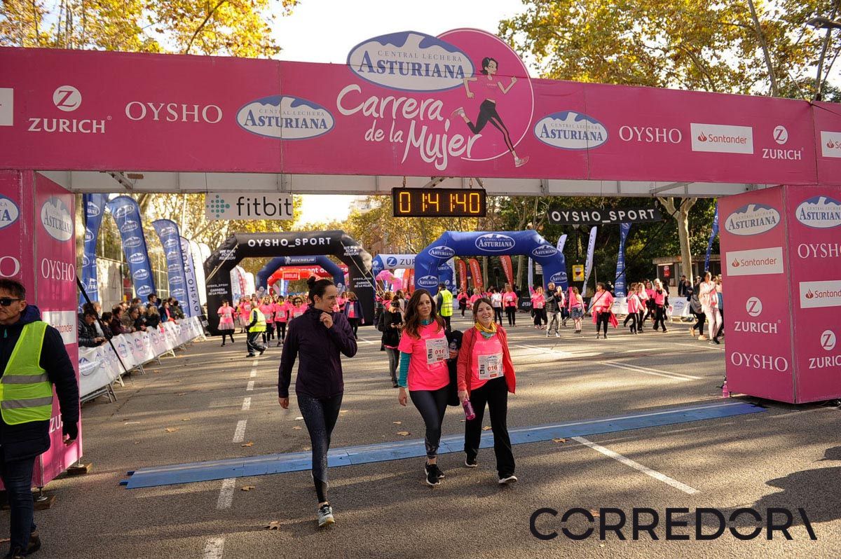 Llegada de la Carrera de la Mujer de Barcelona (ARCO IZQUIERDO 89)