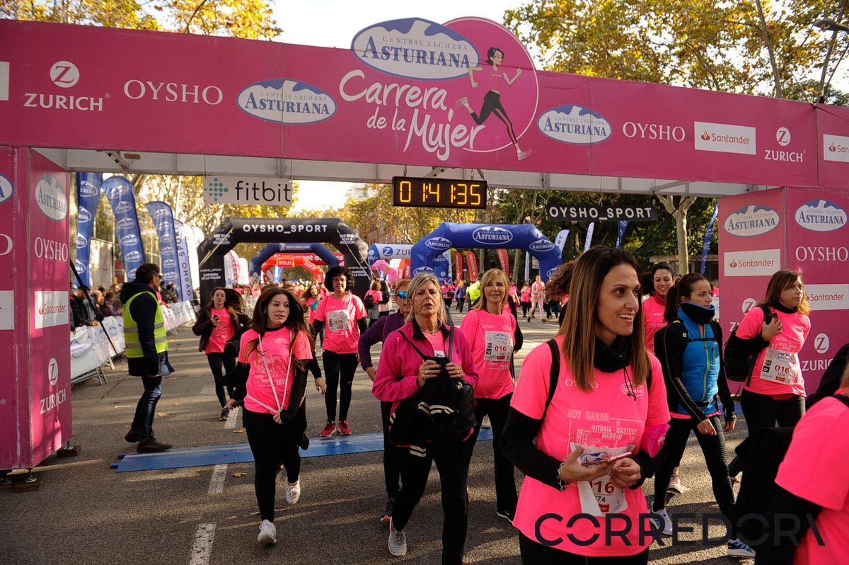 Llegada de la Carrera de la Mujer de Barcelona (ARCO IZQUIERDO 89)