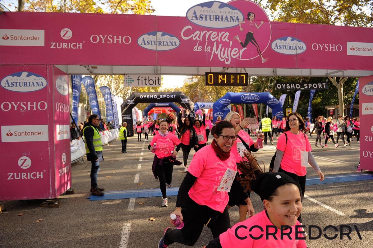 Llegada de la Carrera de la Mujer de Barcelona (ARCO IZQUIERDO 89)
