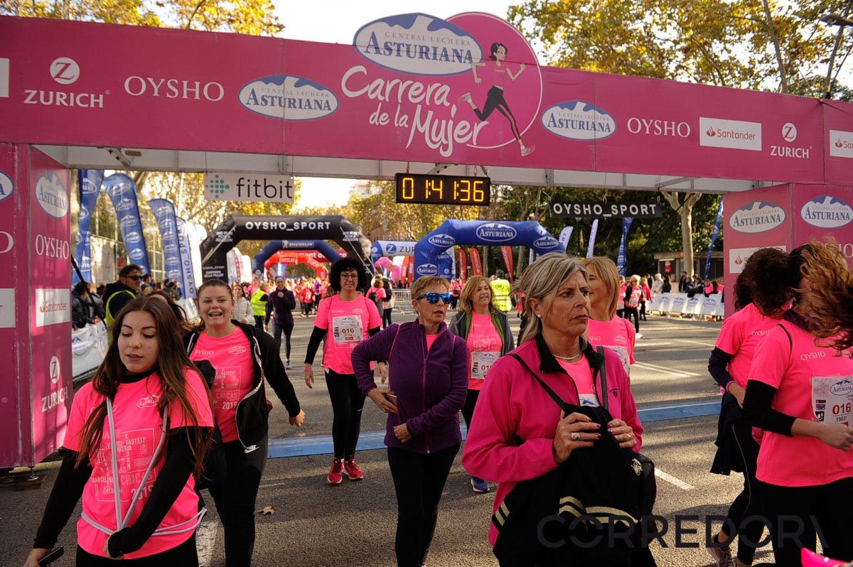 Llegada de la Carrera de la Mujer de Barcelona (ARCO IZQUIERDO 89)