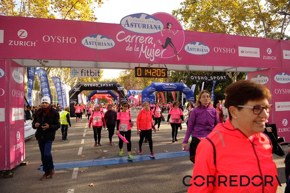 Llegada de la Carrera de la Mujer de Barcelona (ARCO IZQUIERDO 90)