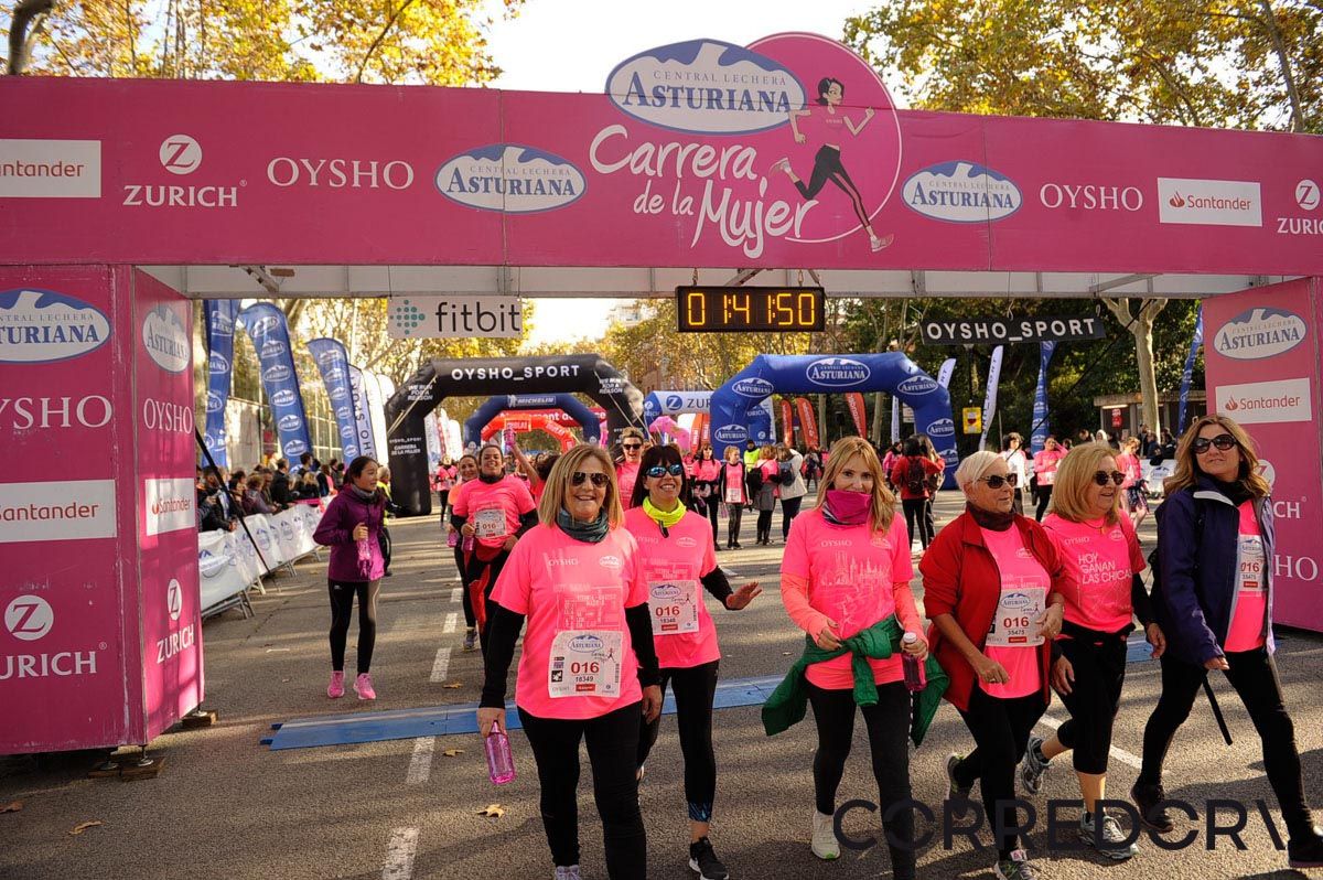 Llegada de la Carrera de la Mujer de Barcelona (ARCO IZQUIERDO 90)