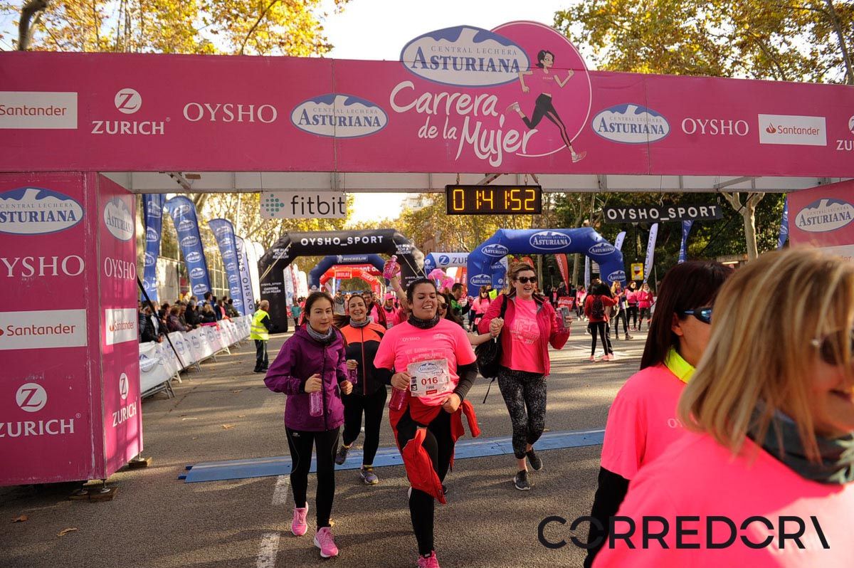 Llegada de la Carrera de la Mujer de Barcelona (ARCO IZQUIERDO 90)