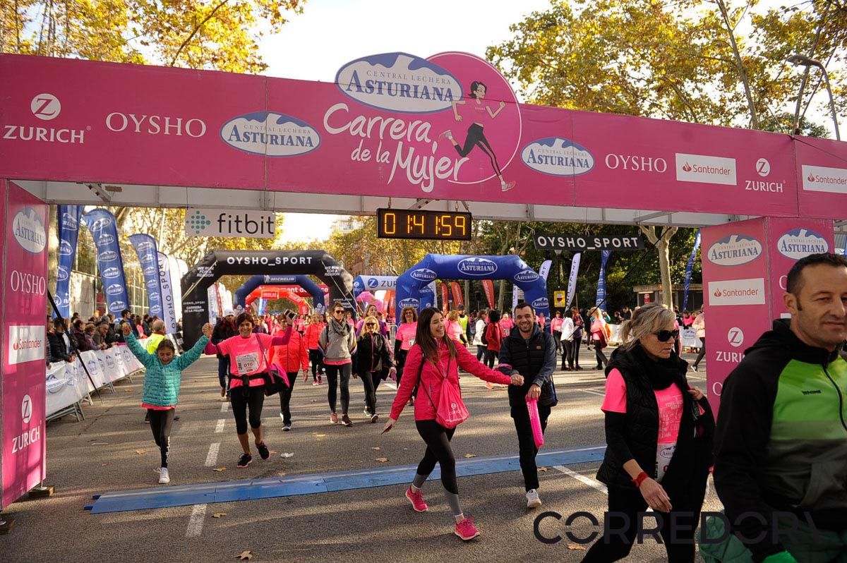 Llegada de la Carrera de la Mujer de Barcelona (ARCO IZQUIERDO 90)