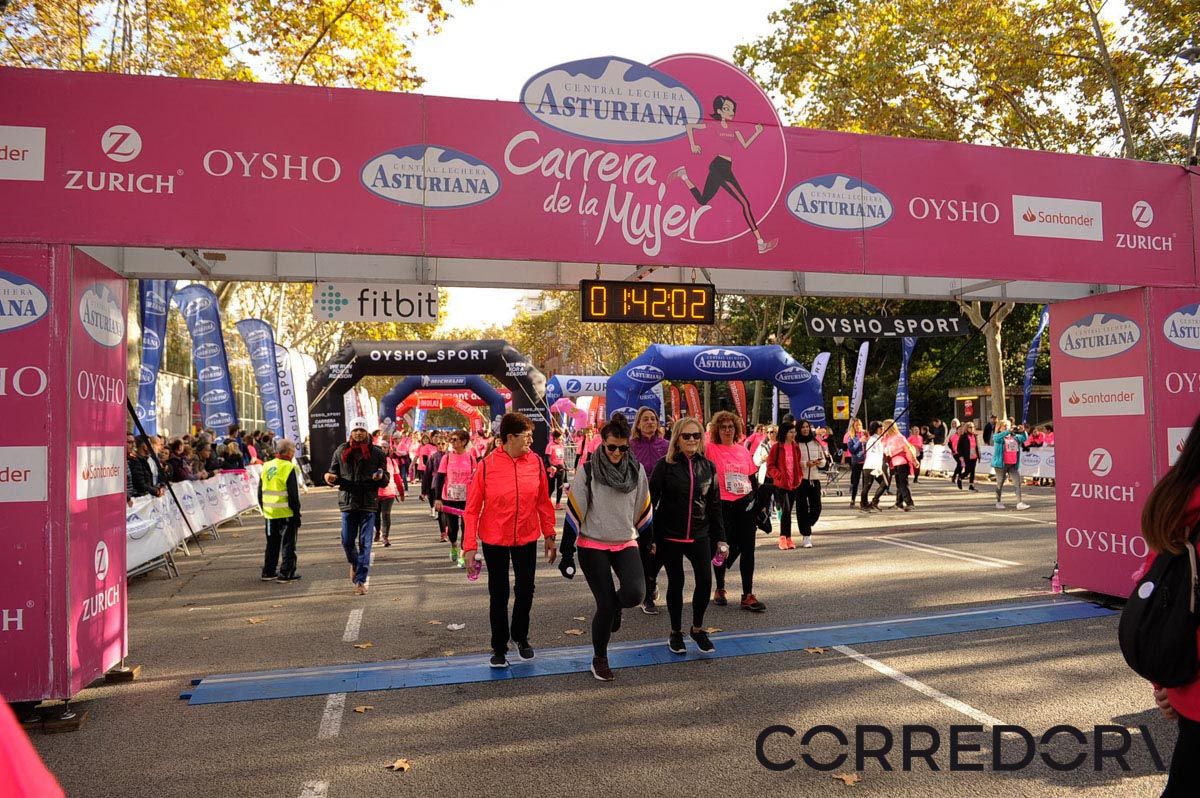 Llegada de la Carrera de la Mujer de Barcelona (ARCO IZQUIERDO 90)