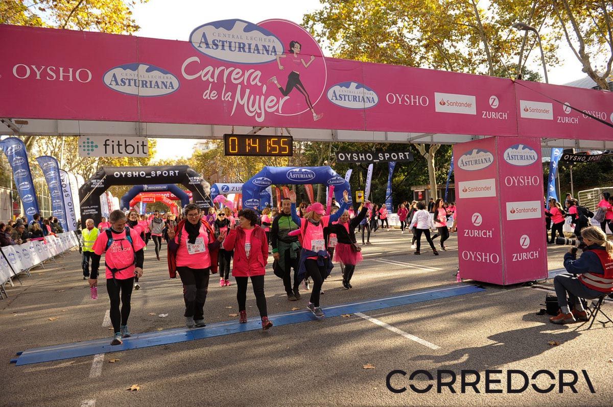 Llegada de la Carrera de la Mujer de Barcelona (ARCO IZQUIERDO 90)